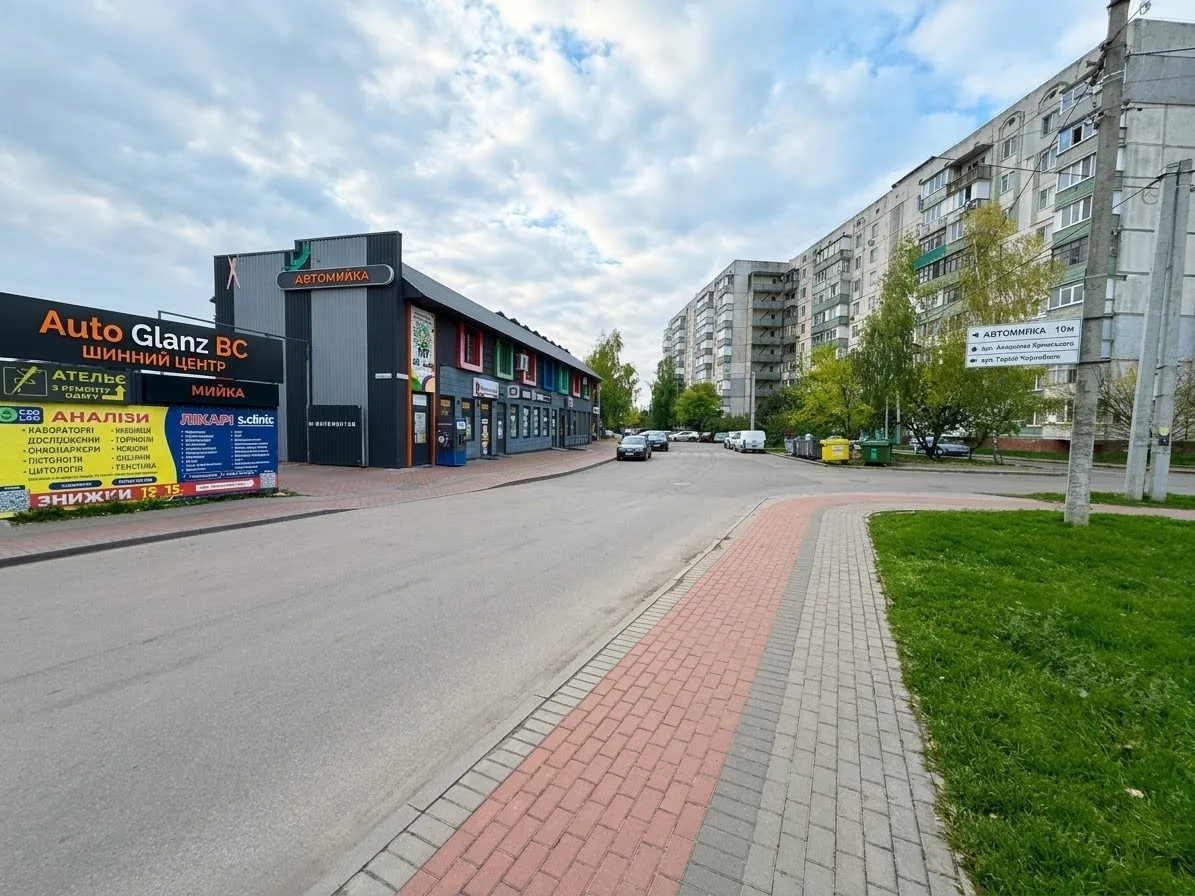 Територія та приміщення комплексу